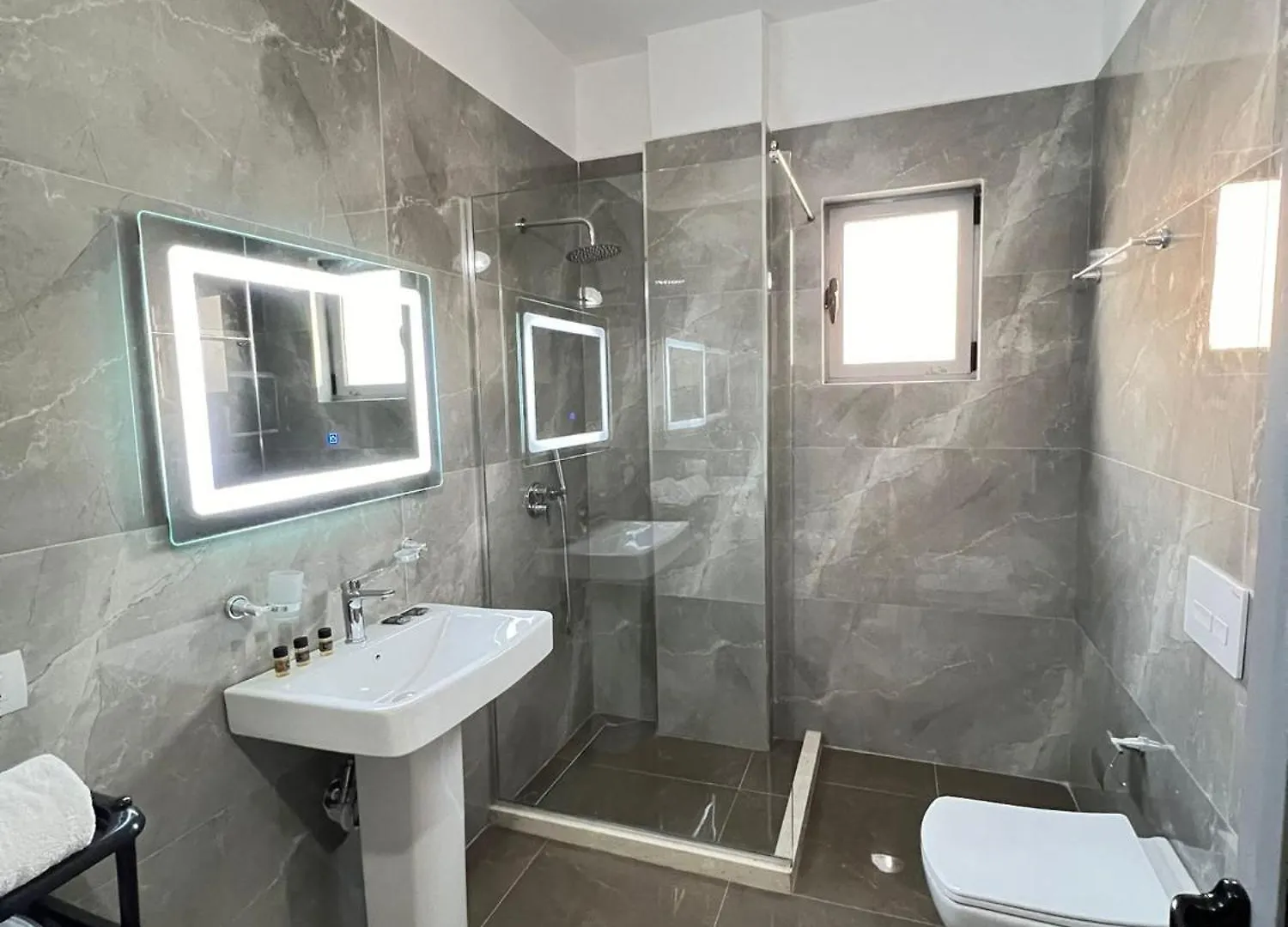 Grand Blue Lux Hotel Sarande
